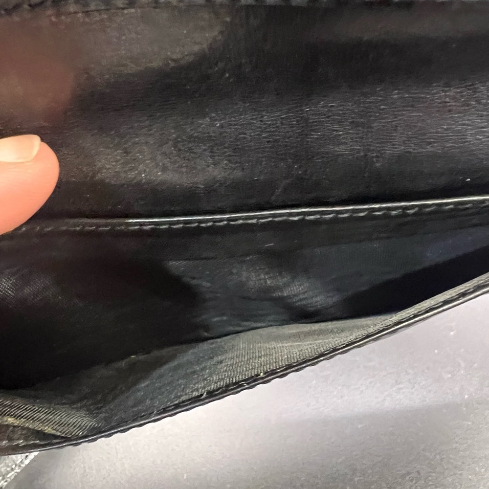 Gucci Black Leather Accessory with Gold Detail - Picture 6 of 9